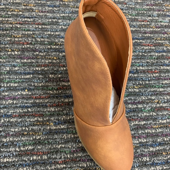 Rust V cut block heel - Picture 5 of 8